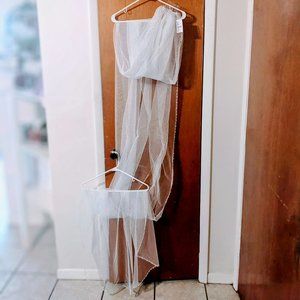 David's Bridal Cathedral Veil V829L in Ivory